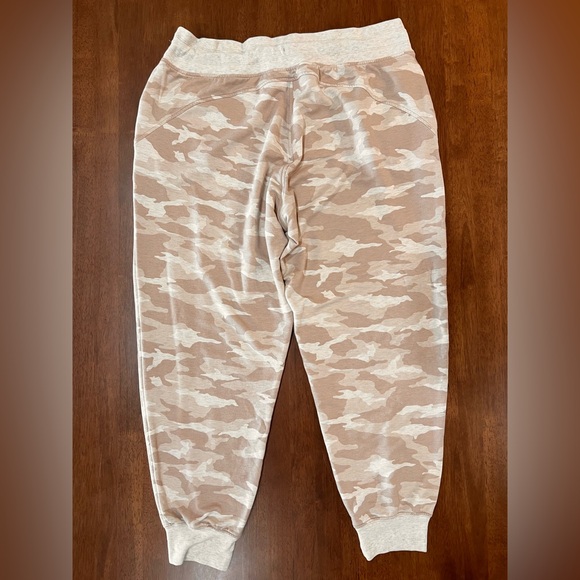 Athleta Balance Printed Jogger Pant Light Tan Cream Camo High Waist. Size XL - Picture 3 of 8
